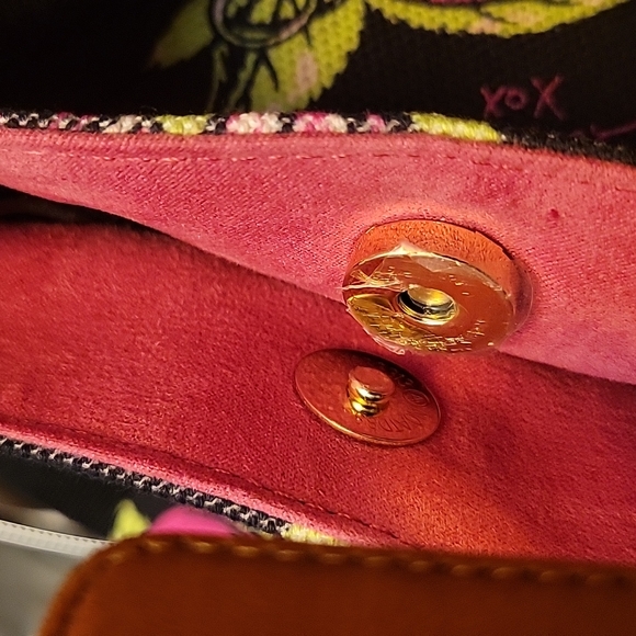 BETSEY JOHNSON FLORAL CANVAS TOTE - Picture 15 of 16